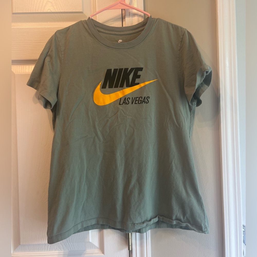 Womens Nike Las Vegas Tshirt size L - Picture 1 of 5